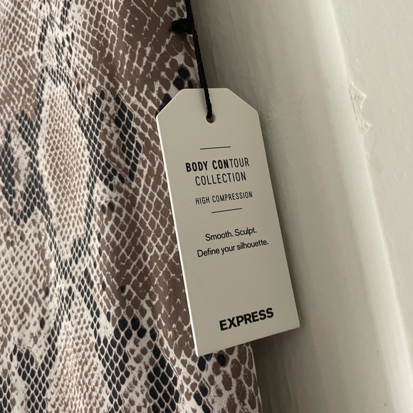 Express Body Contour Snakeskin Leggings NWOT - Picture 2 of 3